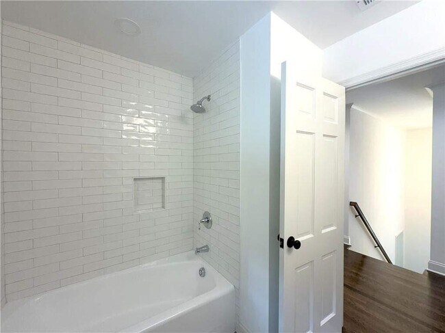 Building Photo - 1892 Mercedes Ct NE