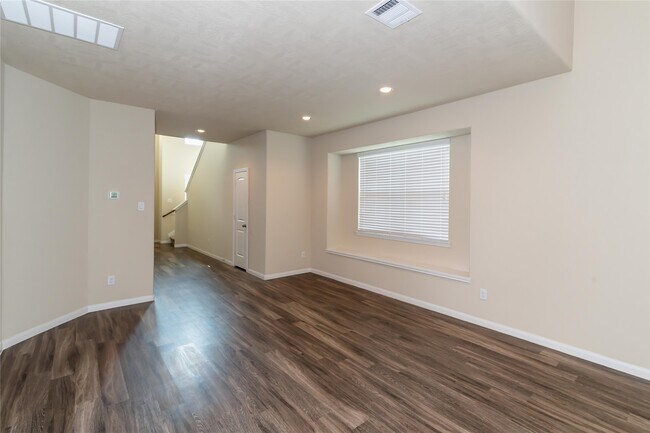 Building Photo - 9522 Yellow Rose Dr