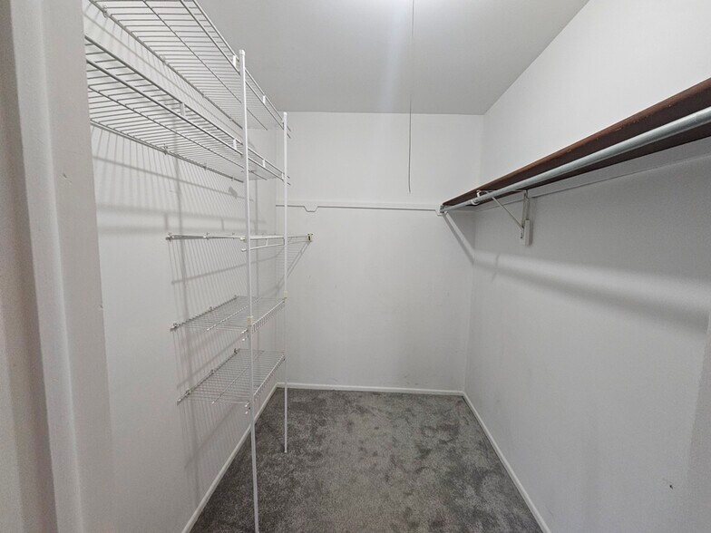 Building Photo - 573 Greystone Ln