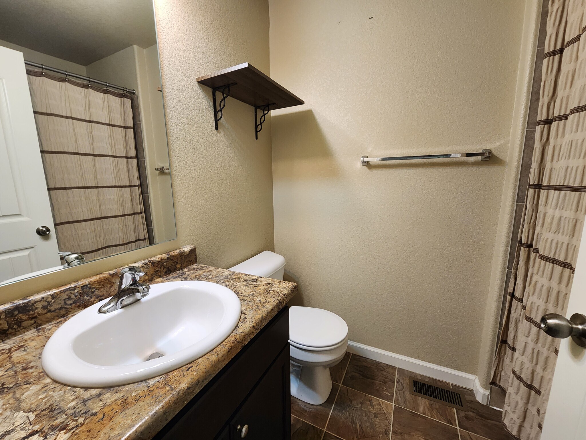 Building Photo - 6596 Emerald Isle Hts