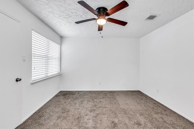 Building Photo - 2402 Blue Mist Ct