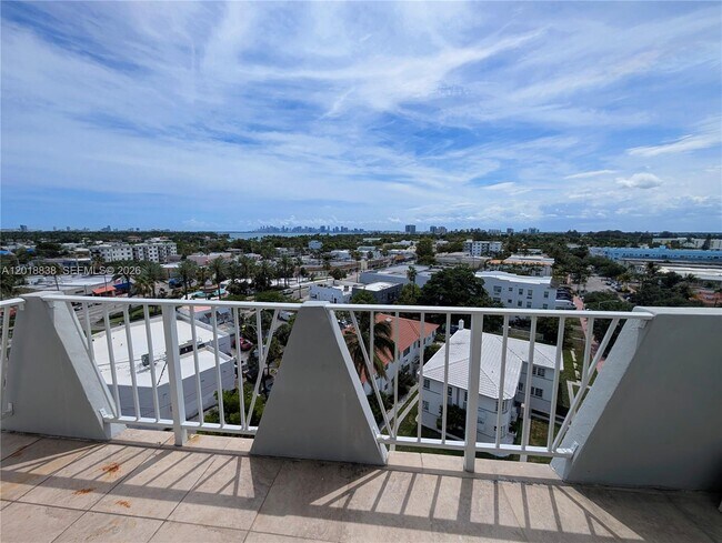 Building Photo - 7133 Bay Dr