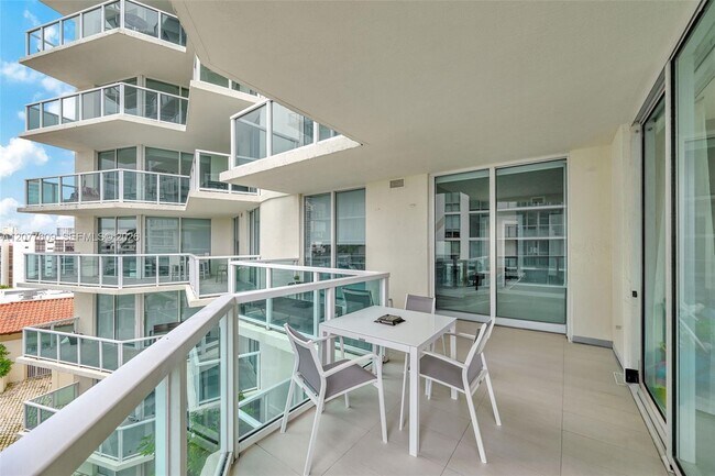 Building Photo - 250 Sunny Isles Blvd