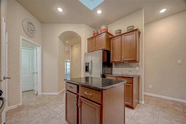 Building Photo - 2431 Garden Falls Dr