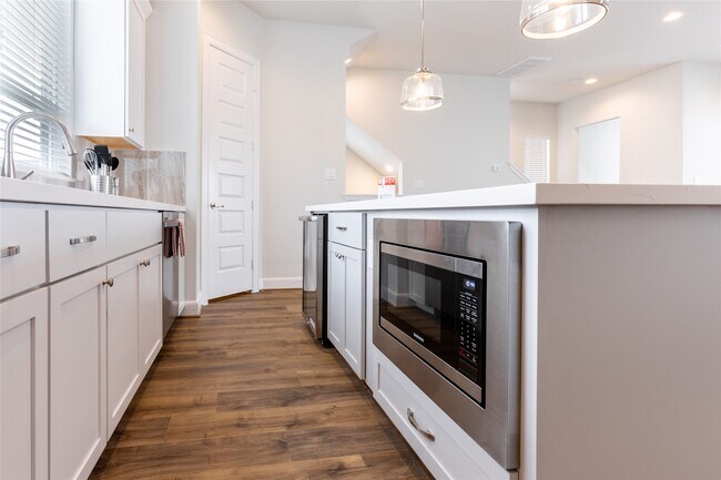 Building Photo - 2802 Grand Fountains Dr