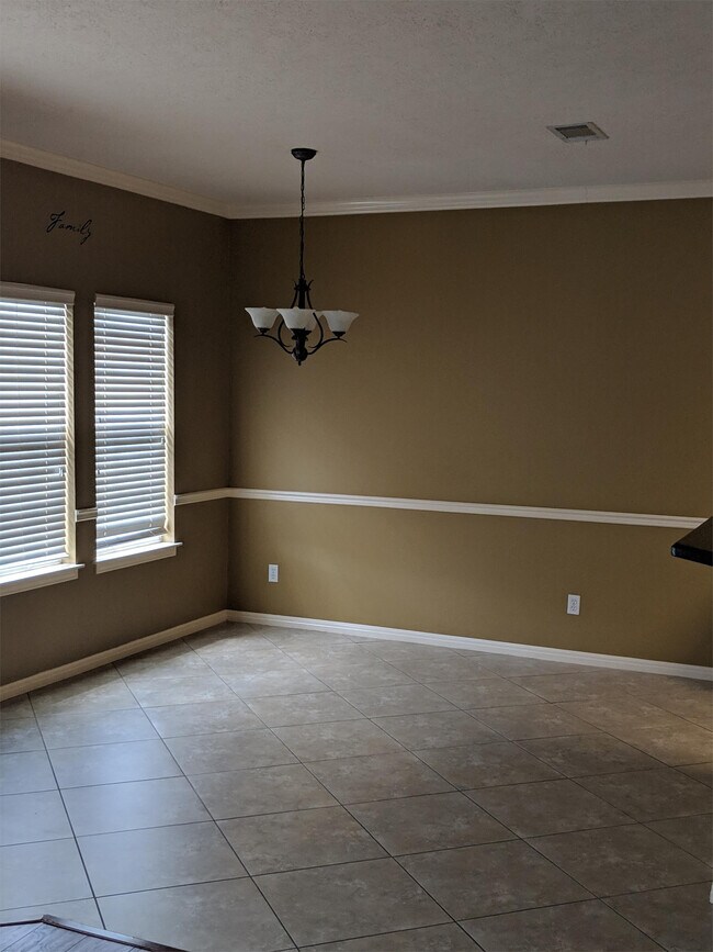 Building Photo - 8005 Blue Bonnet St