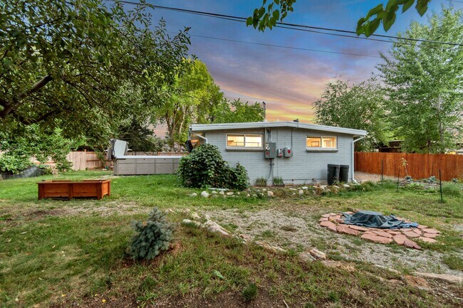 Building Photo - 2065 E Bo Mar Dr
