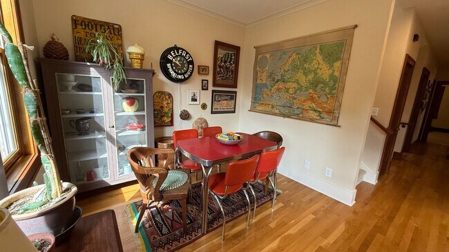 Building Photo - Beautiful Fully Furnished Home in Close-In...