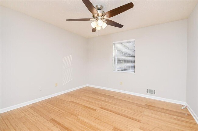 Building Photo - 5041 Alexander Ave