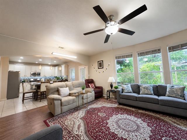 Building Photo - 814 Honey Hill Dr