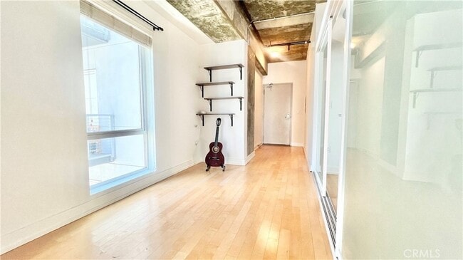 Building Photo - 645 W 9th St