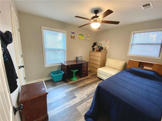 Building Photo - 1095 Mountain Springs Dr