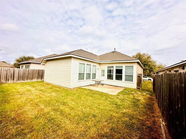 Building Photo - 20747 Pine Rain Ct