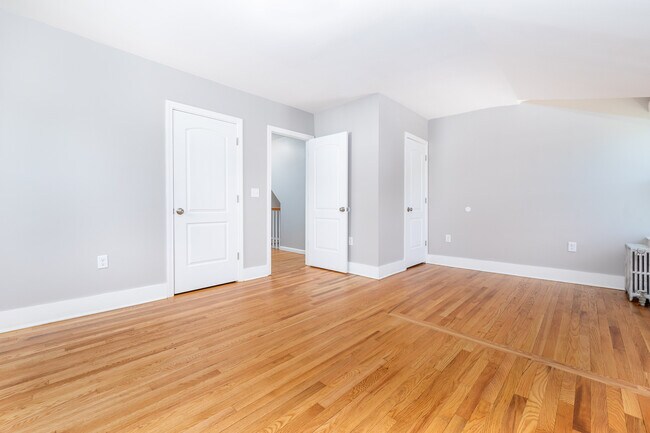 Building Photo - 81 Main St