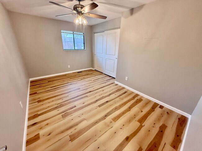 Building Photo - 204 W Wesley Dr