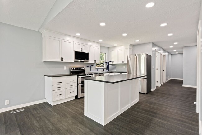 Building Photo - Updated Ogden 4 Bedroom 2 Bathroom Home Av...