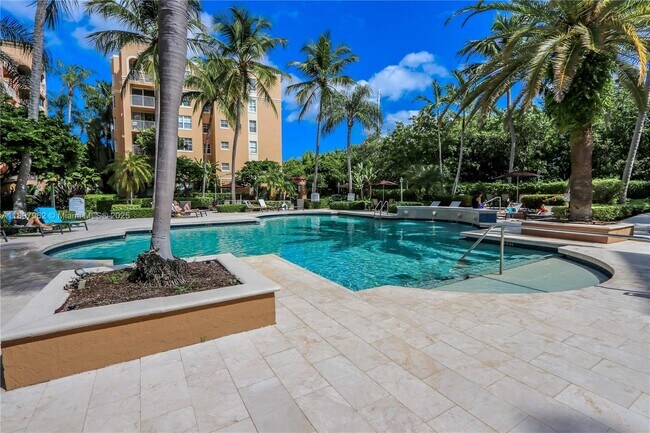 Building Photo - 19501 E Country Club Dr