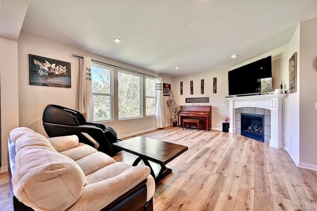 Building Photo - 19 Mel Lawn Dr