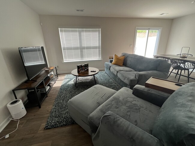 Building Photo - 109 Oakmont Valley Trl