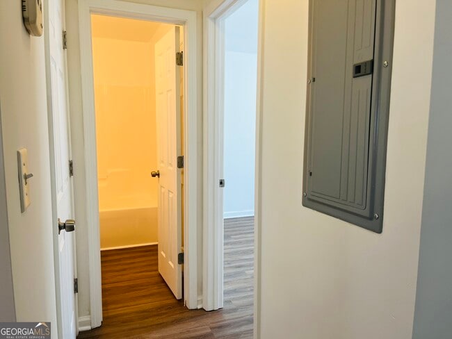 Building Photo - 306 Lenox Cir