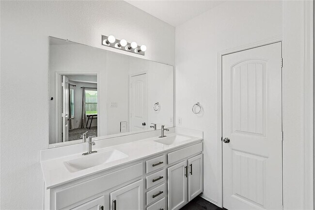 Building Photo - 4811 Sierra Ridge Dr