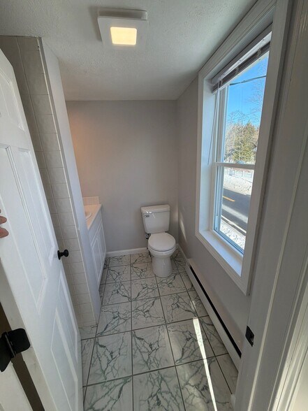 Building Photo - 610 Ives Row