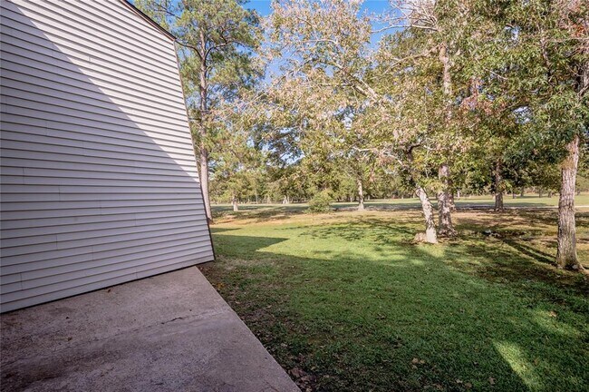 Building Photo - 24468 Country Clb Dr