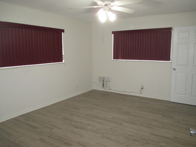 Building Photo - 124 Lake Irene Dr