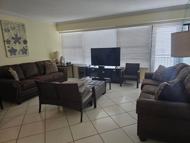Building Photo - 3800 Galt Ocean Dr