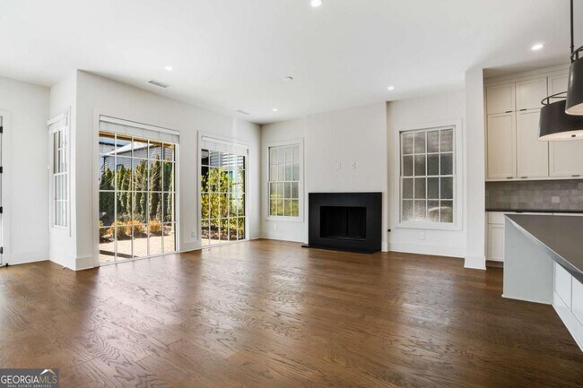 Building Photo - 160 4th St