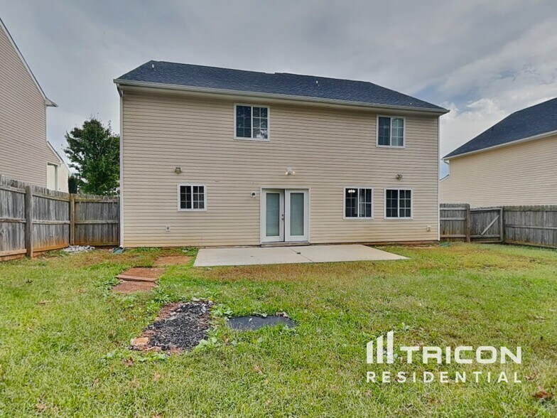 Building Photo - 5711 Fisherman Dr