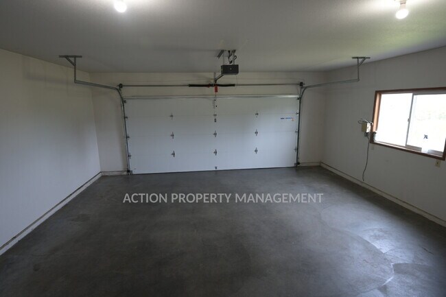 Building Photo - 3 bed 2 bath, 2 car garage in Sequim