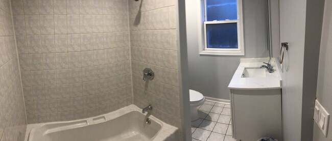 Bathroom - 3328 W Eastwood Ave
