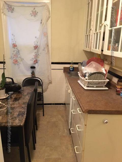 Building Photo - 1140 River St