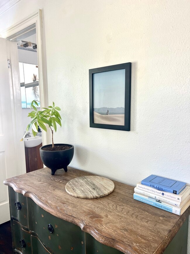 2Bedroom/2Bath Furnishings - 33 S Venice Blvd