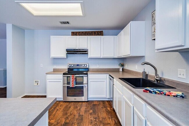 Building Photo - 809 Dogwood Trail
