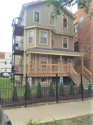 Building Photo - 3637 W Belmont Unit #2