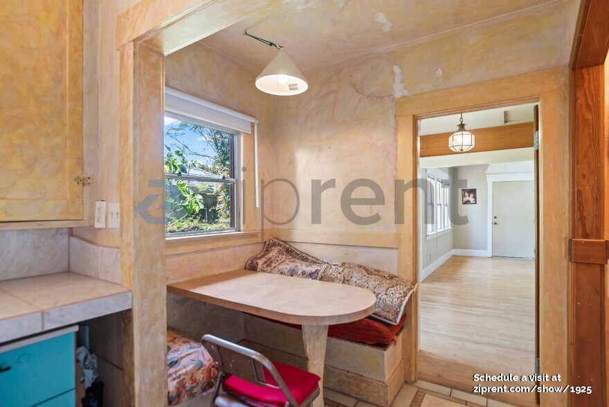 Building Photo - Unit