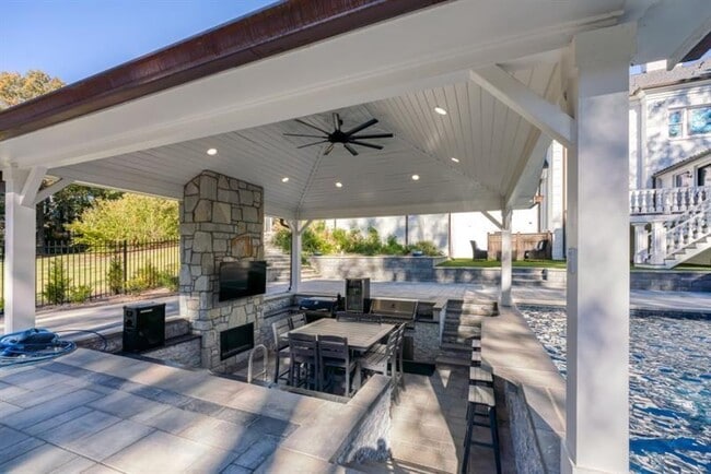 Building Photo - 1445 Hillside Dr SW