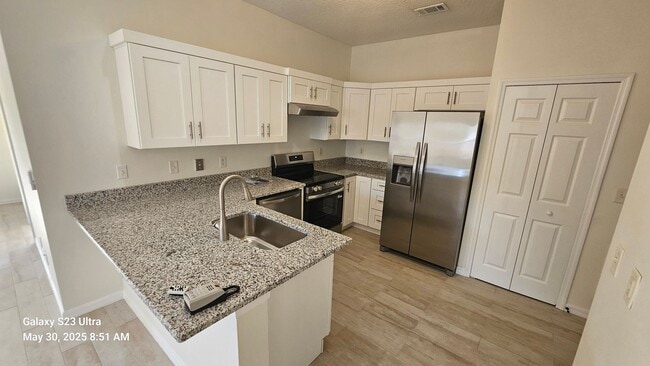 Building Photo - Fully Remodeled 3 Bedroom, 2 Bath Duplex w...
