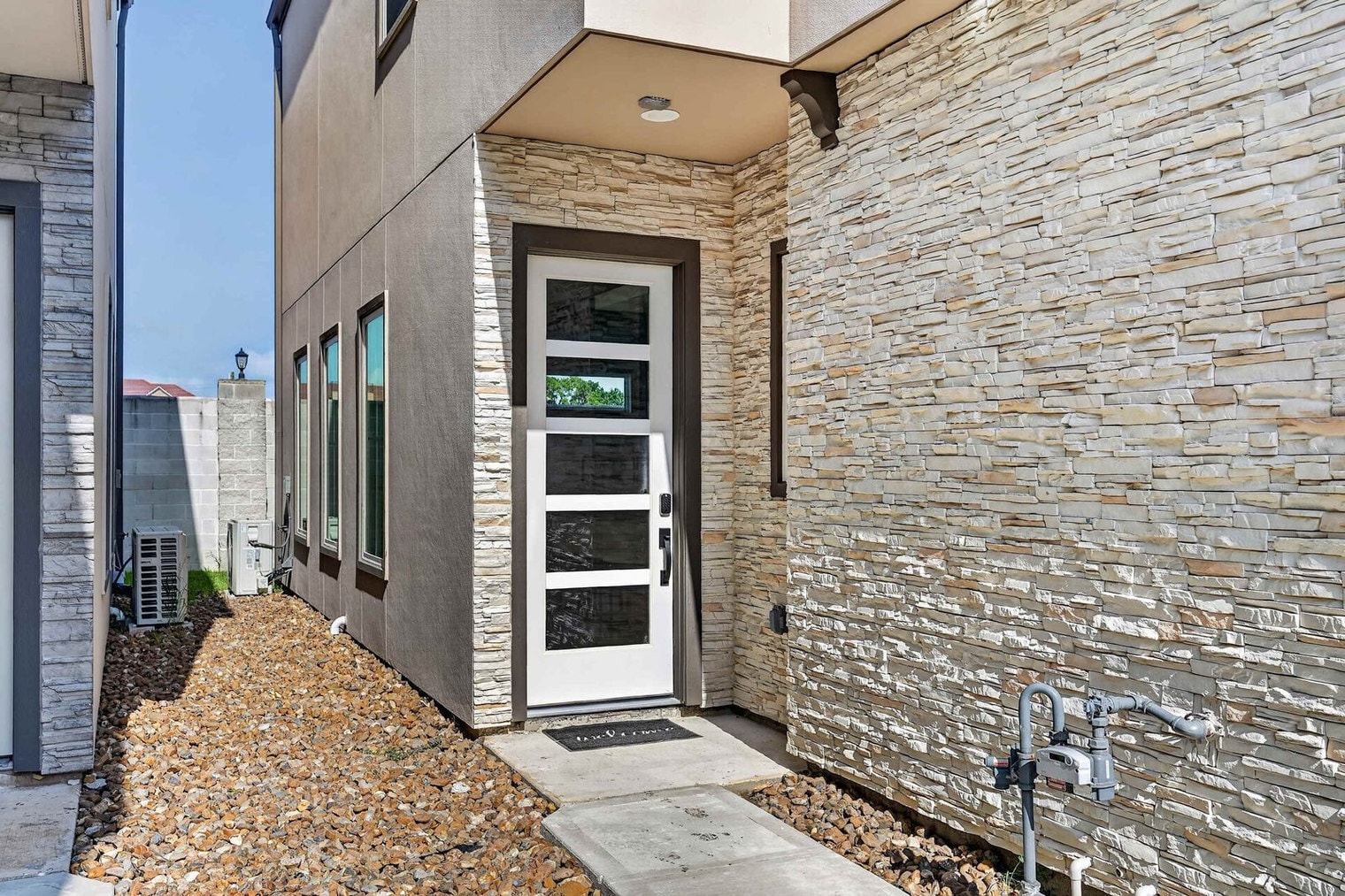 Building Photo - 2926 El Fenice Ln