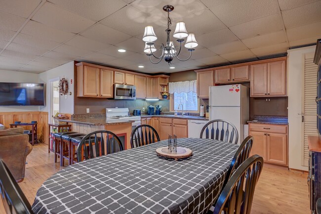 Building Photo - 30 Middle Shore Dr