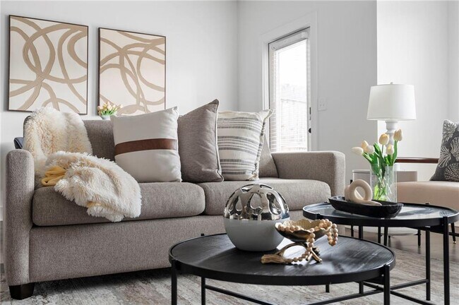 Building Photo - 5873 Greystone Dr