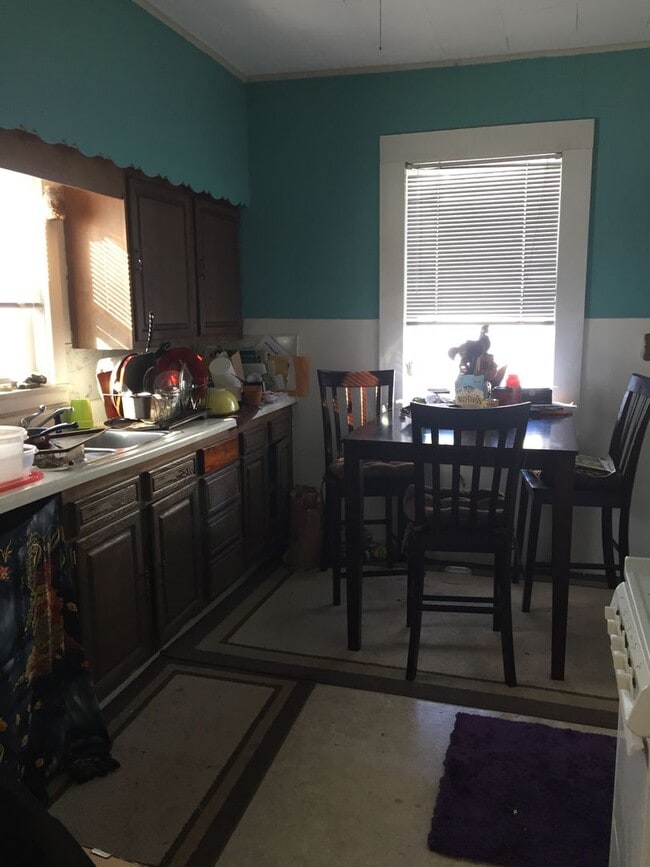 Building Photo - 1217 E 7th St