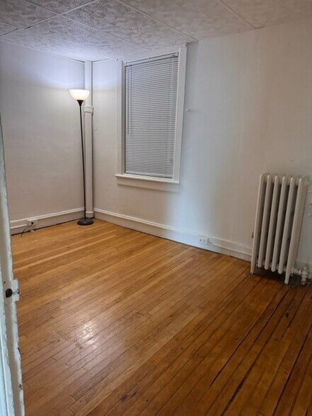 bedroom - 13 Benton Ave