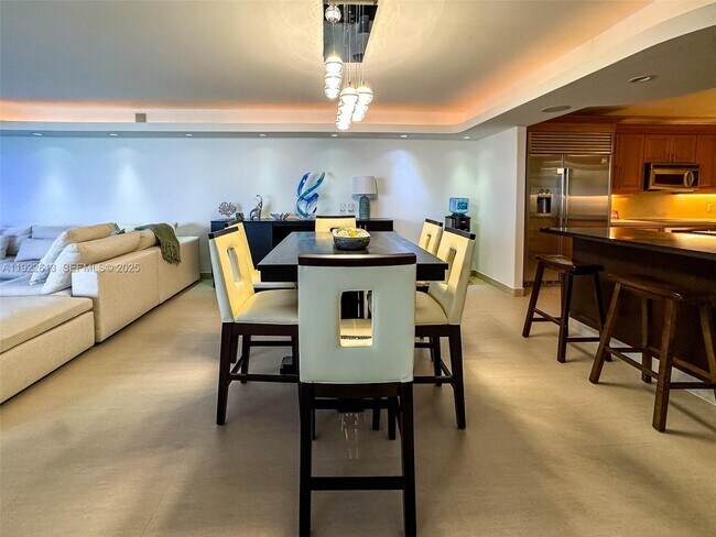 Building Photo - 8877 Collins Ave