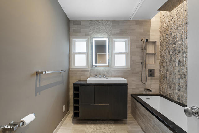 Building Photo - 208 Champion Pl