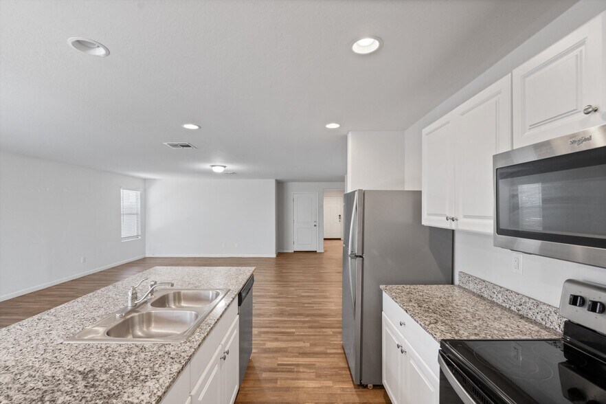 Building Photo - 2084 E Velvet Pl