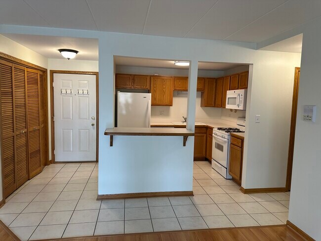Building Photo - 9529 Minnick Ave