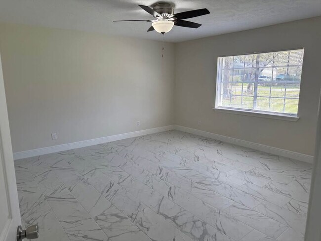 Building Photo - 3259 Huff Dr